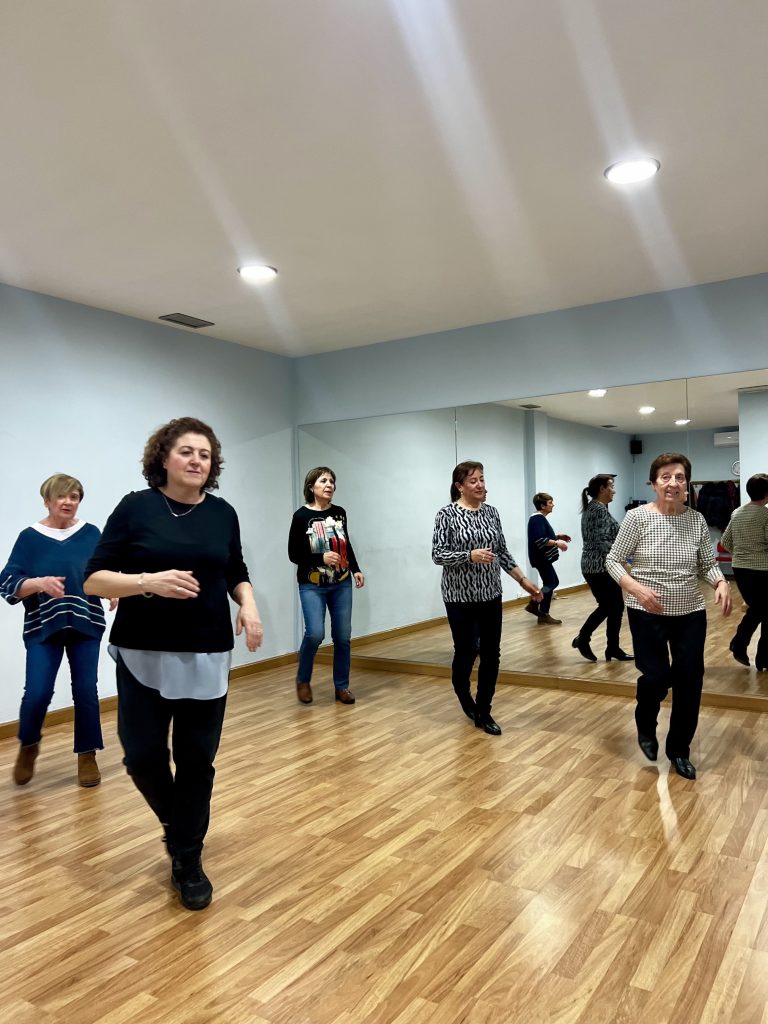 Fui a una clase de baile en línea en la Asociación de Vecinos Barrio Delicias, y así me fue.