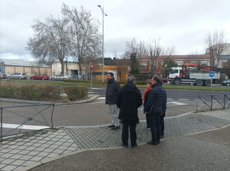 La concejalía de Tráfico y Movilidad visita el barrio Girón para escuchar las propuestas vecinales sobre la urbanización