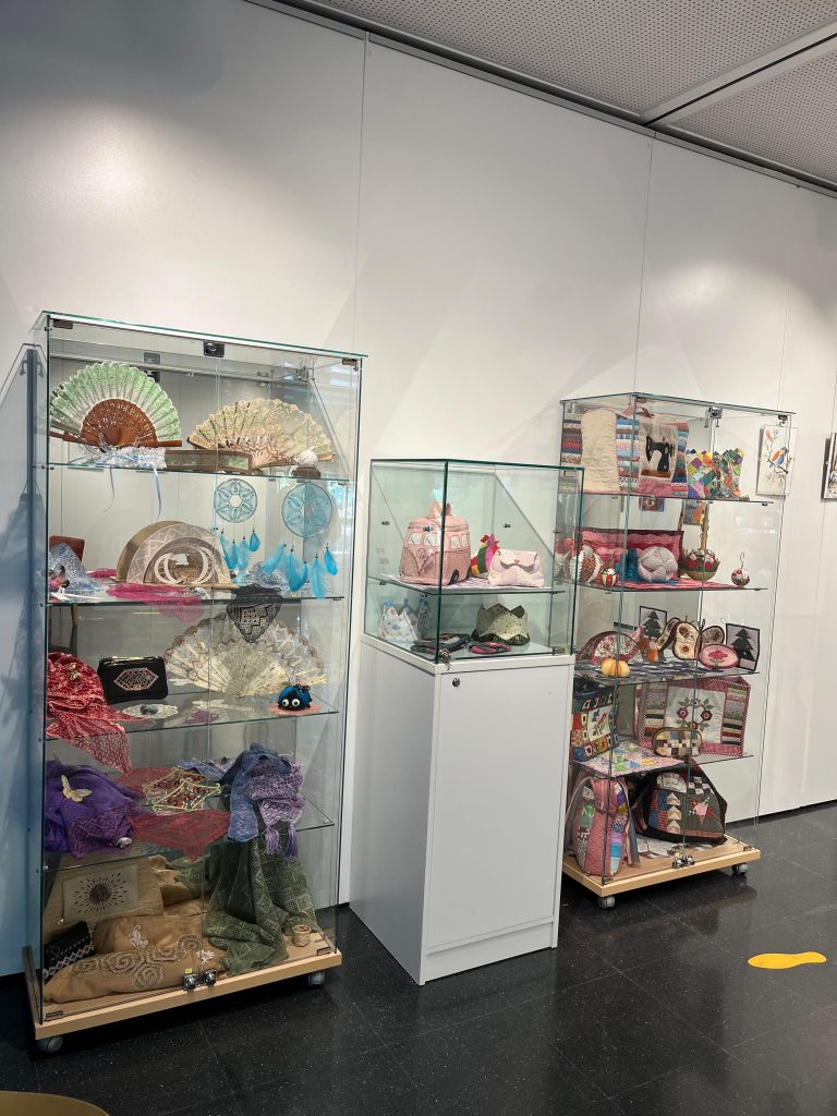 Exposición de los trabajos de bolillos y partchwork.
