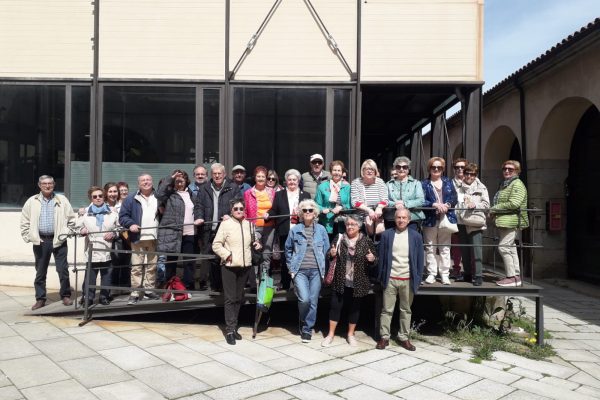 La Asociación de Vecinos de La Rubia disfruta de un día en La Granja