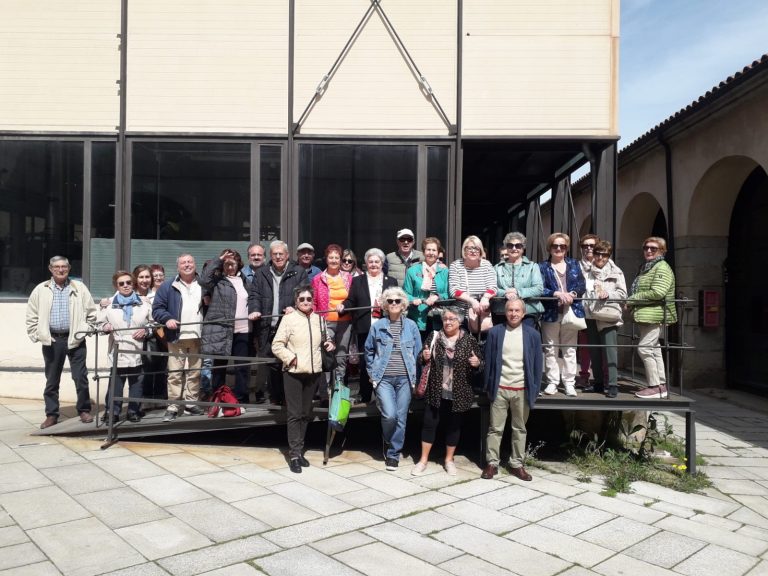 La Asociación de Vecinos de La Rubia disfruta de un día en La Granja