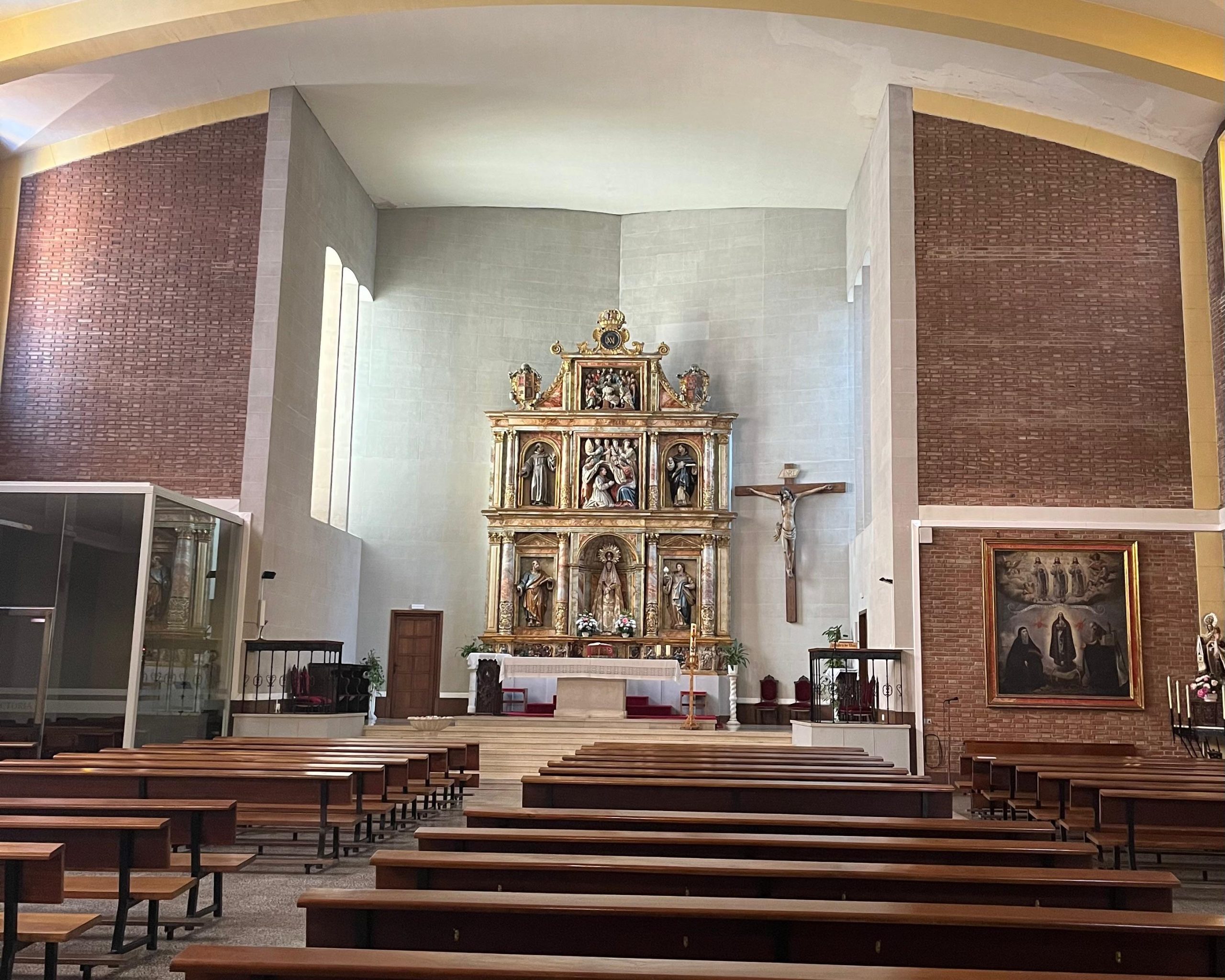 Dentro de la parroquia