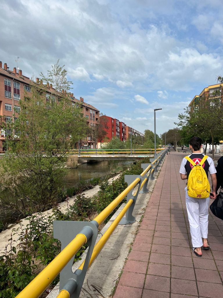 El Esgueva se llena de vida con la llegada del buen tiempo en La Pilarica